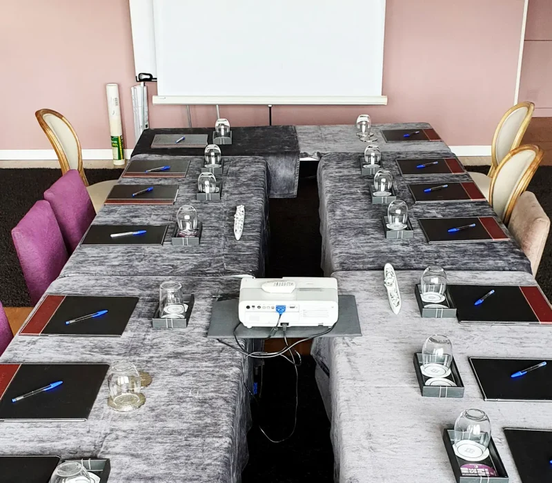Sala de reuniones de Hotel Cardamomo Siguenza