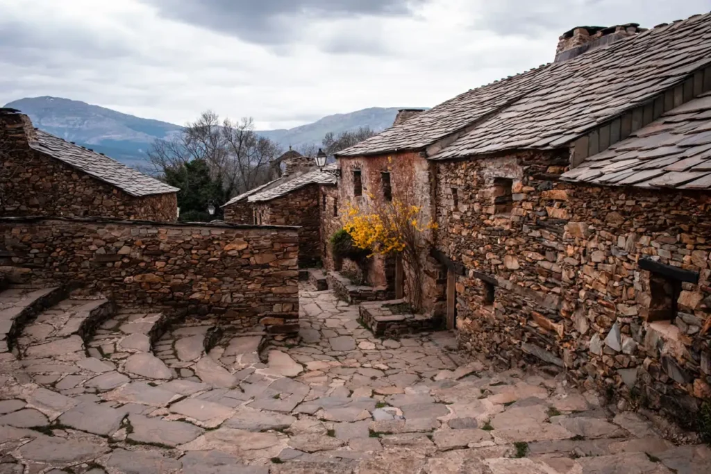 pueblos negros de guadalajara
