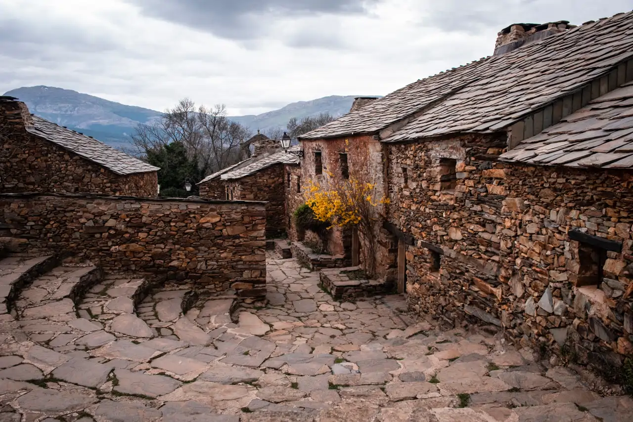 pueblos negros de guadalajara